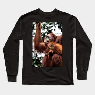 Mother & baby Orangutan, Borneo Long Sleeve T-Shirt